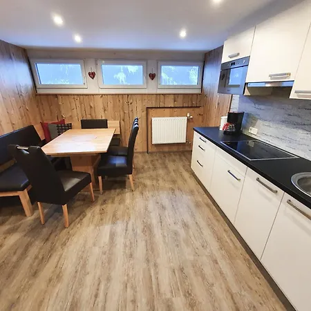 埃德尔霍夫公寓酒店 *